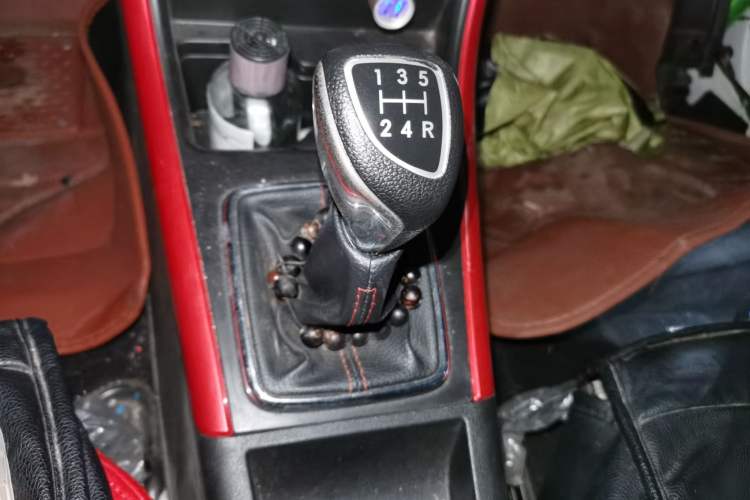 Used BAIC Senova X25 2015 1.5L Manual Elite Edition Gear Lever