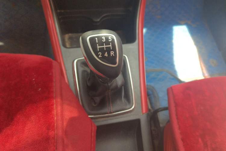 Used BAIC Senova X25 2015 1.5L Manual Elite Edition Gear Lever