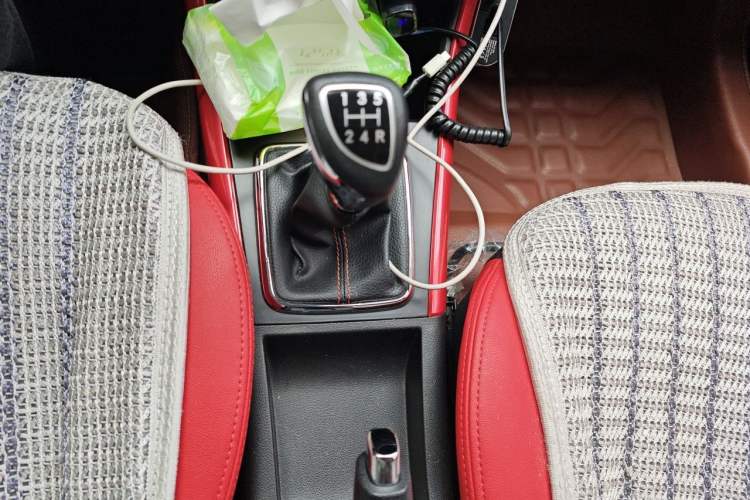 Used BAIC Senova X25 2015 1.5L Manual Elite Edition Gear Lever