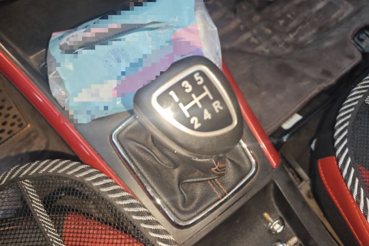 Used BAIC Senova X25 2015 1.5L Manual Elite Edition Gear Lever