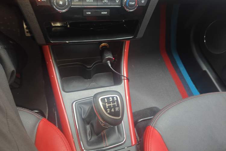 Used BAIC Senova X25 2015 1.5L Manual Elite Edition Gear Lever
