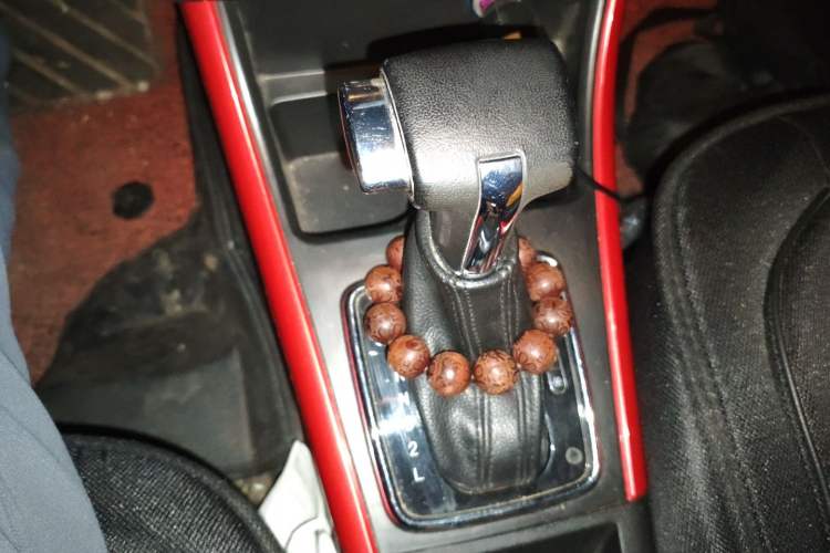 Used BAIC Senova X25 2015 1.5L Automatic Elite Model Gear Lever