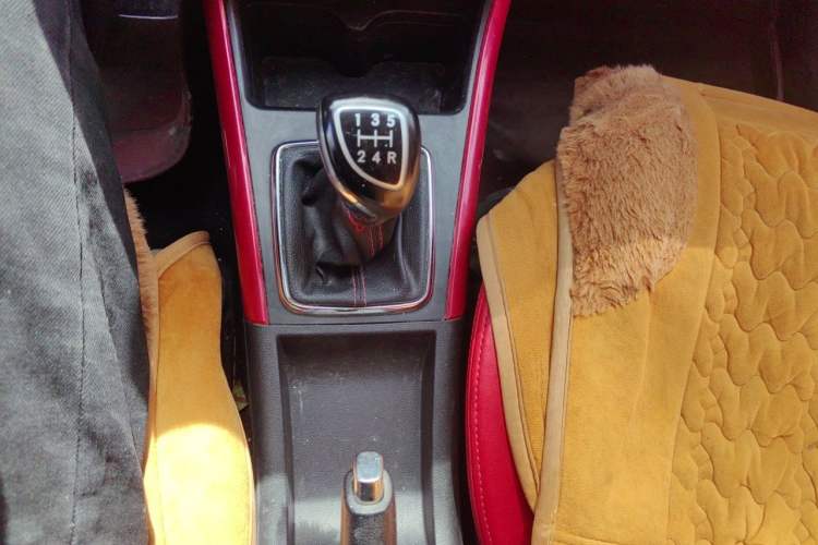 Used BAIC Senova X25 2015 1.5L Manual Elite Edition Gear Lever