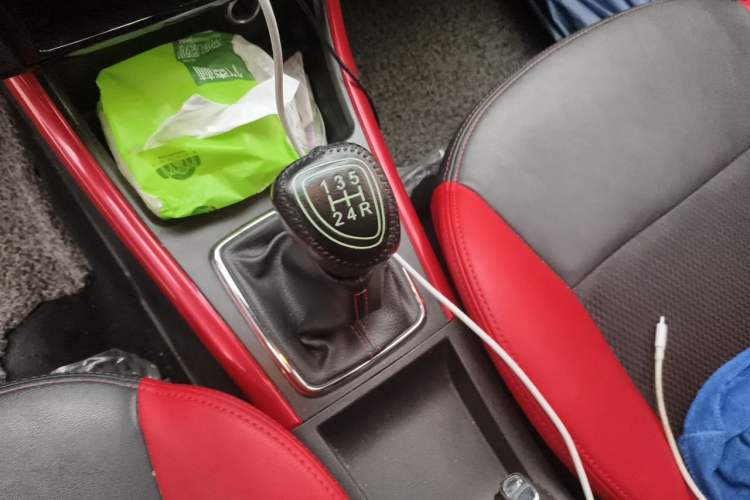 Used BAIC Senova X25 2015 1.5L Manual Elite Edition Gear Lever