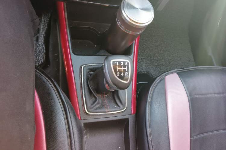 Used BAIC Senova X25 2015 1.5L Manual Elite Edition Gear Lever