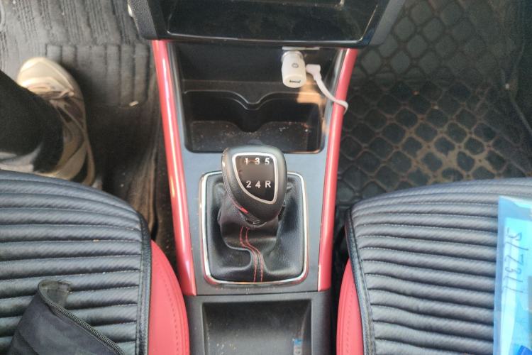 Used BAIC Senova X25 2015 1.5L manual Comfort trim level Gear Lever