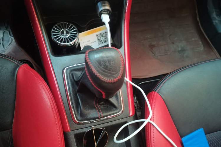 Used BAIC Senova X25 2015 1.5L Manual Elite Edition Gear Lever
