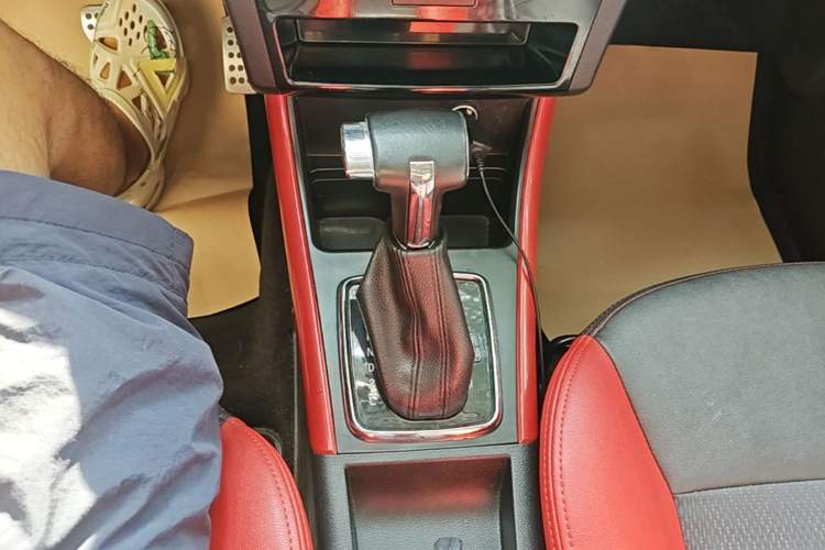 Used BAIC Senova X25 2015 1.5L Automatic Elite Model Gear Lever