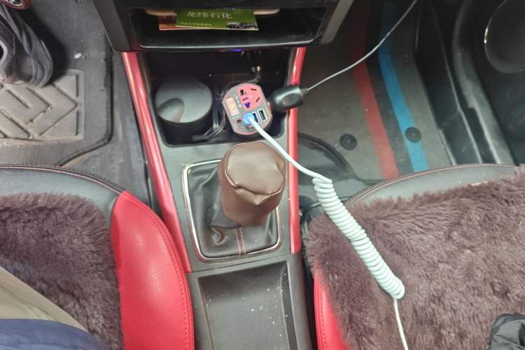 Used BAIC Senova X25 2015 1.5L Manual Elite Edition Gear Lever