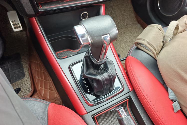Used BAIC Senova X25 2015 1.5L Automatic Elite Model Gear Lever