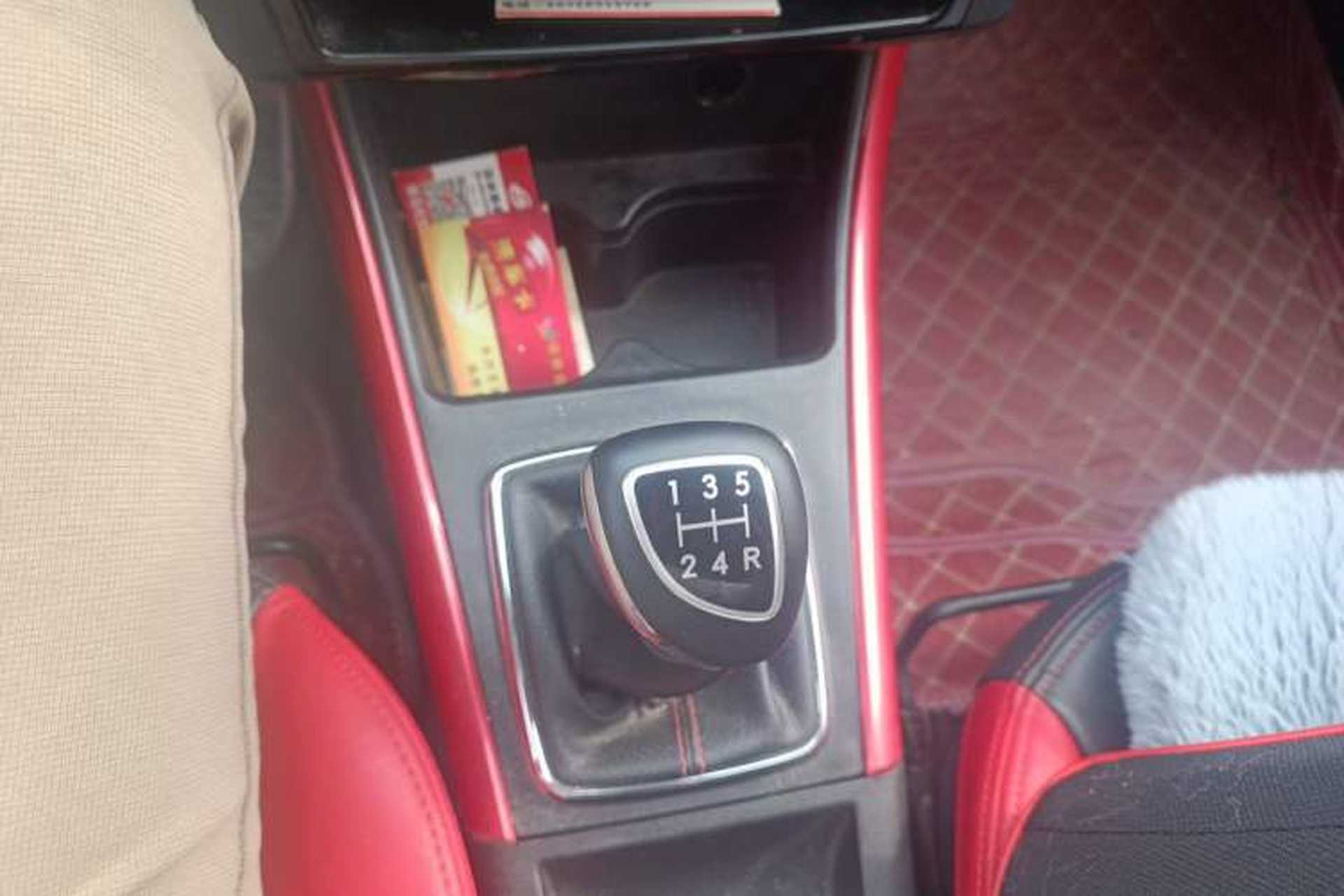 Used BAIC Senova X25 2015 1.5L manual Comfort trim level Gear Lever