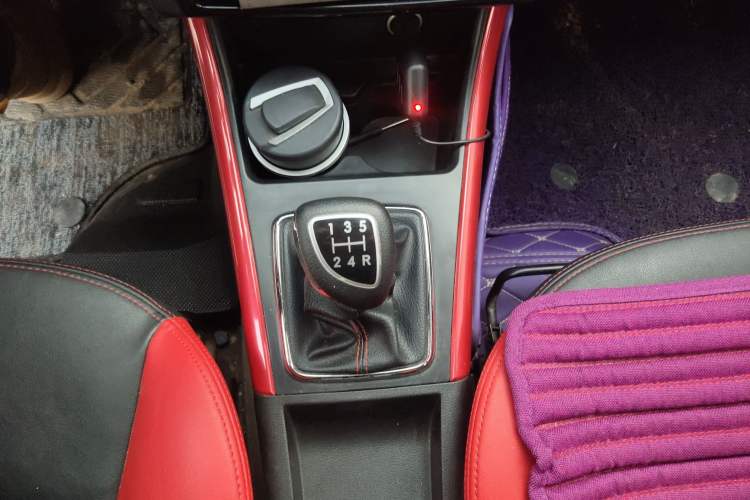 Used BAIC Senova X25 2015 1.5L Manual Elite Edition Gear Lever