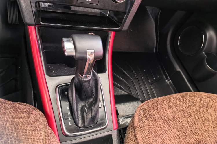 Used BAIC Senova X25 2015 1.5L Automatic Elite Model Gear Lever