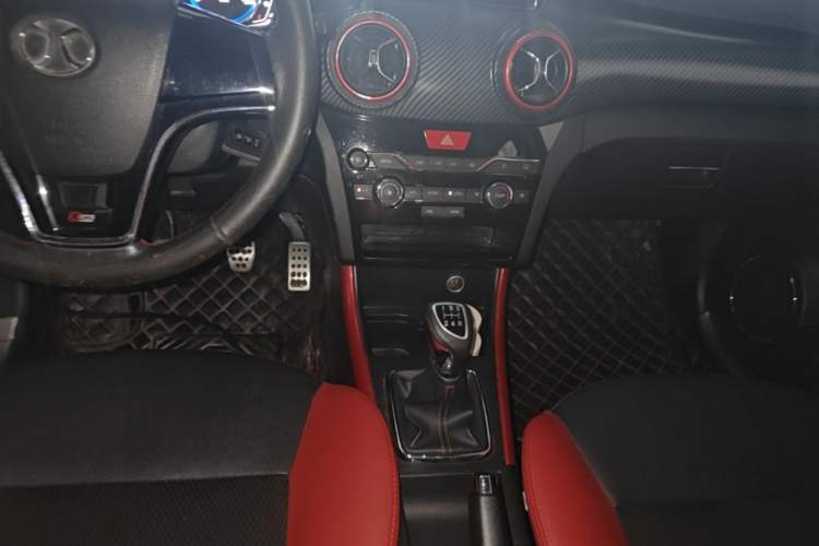 Used BAIC Senova X25 2015 1.5L Manual Elite Edition Gear Lever
