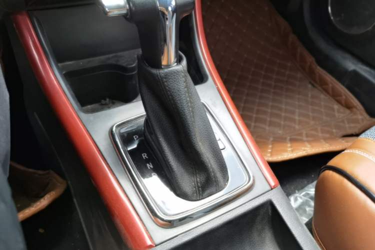 Used BAIC Senova X25 2015 1.5L Automatic Elite Model Gear Lever