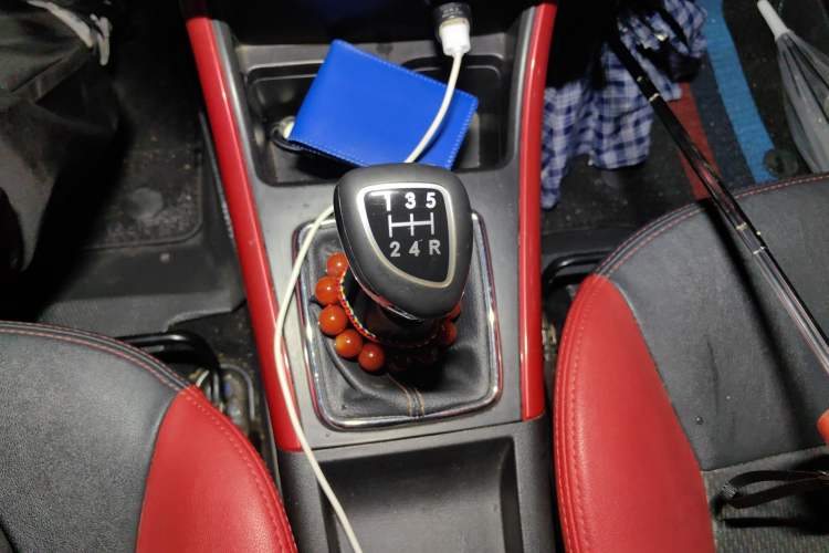 Used BAIC Senova X25 2015 1.5L Manual Elite Edition Gear Lever