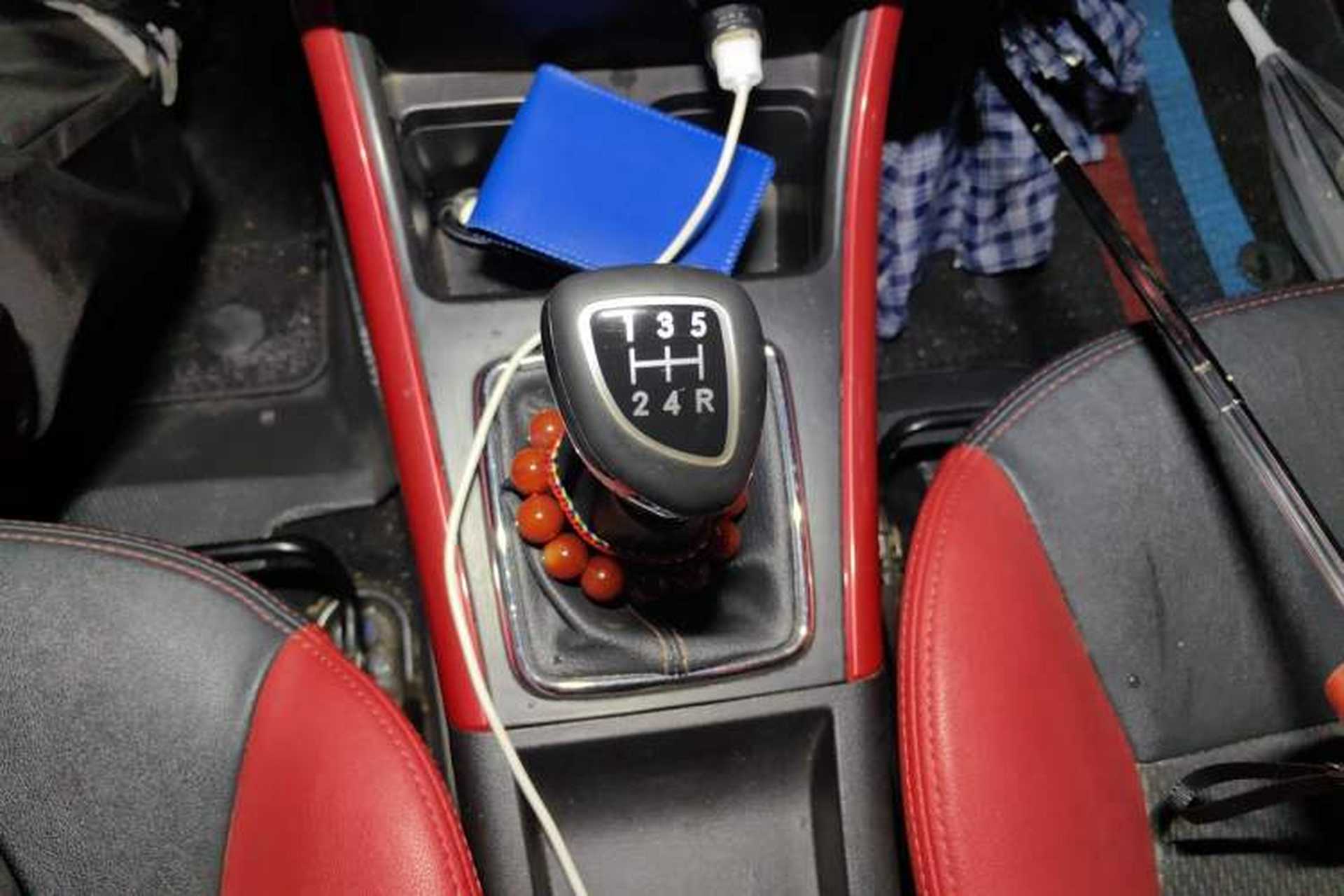 Used BAIC Senova X25 2015 1.5L Manual Elite Edition Gear Lever