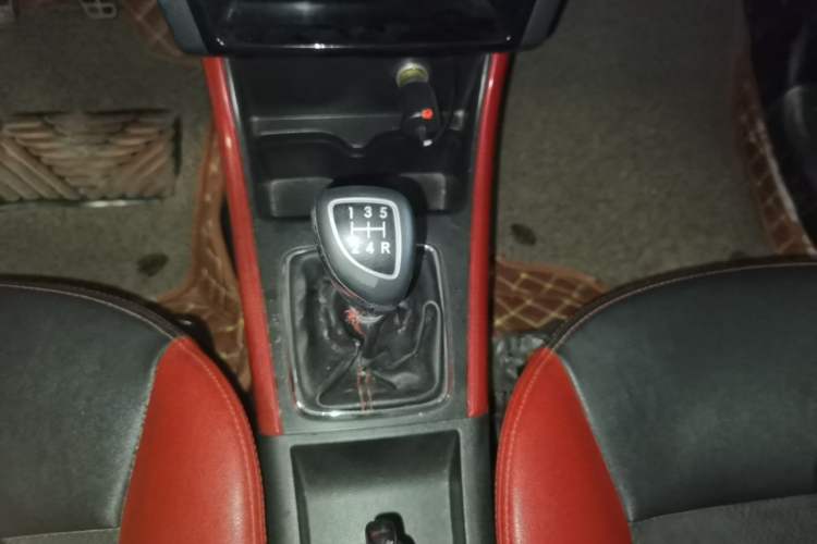 Used BAIC Senova X25 2015 1.5L Manual Elite Edition Gear Lever