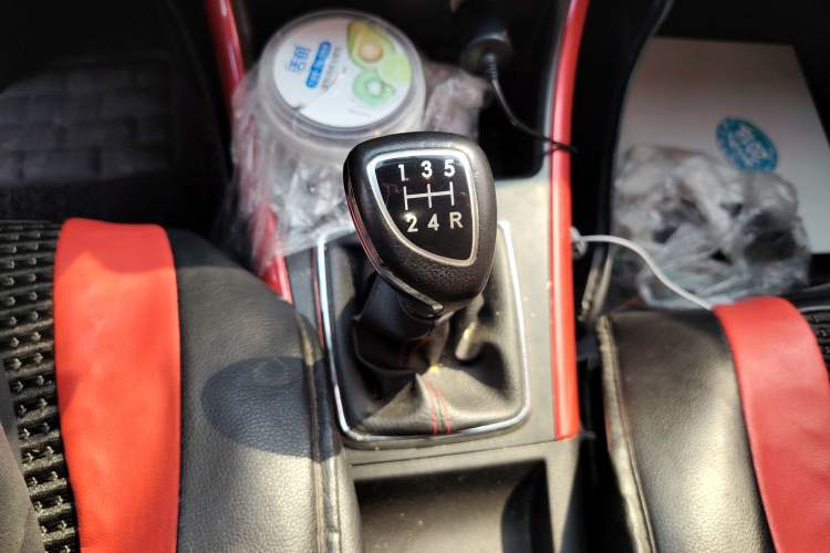 Used BAIC Senova X25 2015 1.5L Manual Elite Edition Gear Lever