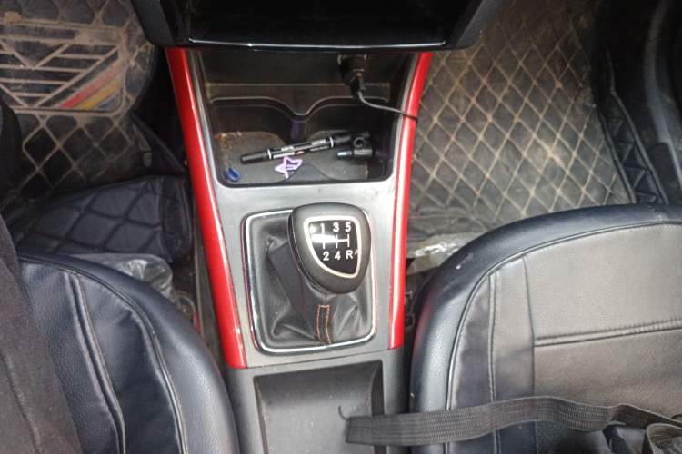 Used BAIC Senova X25 2015 1.5L Manual Elite Edition Gear Lever
