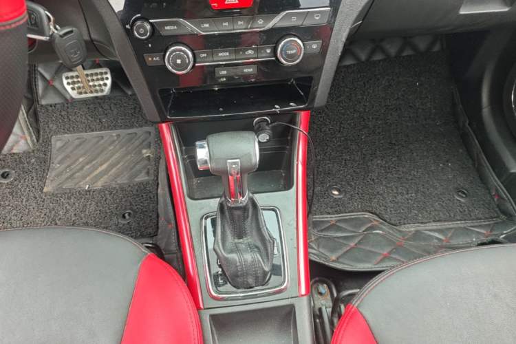 Used BAIC Senova X25 2015 1.5L Automatic Elite Model Gear Lever