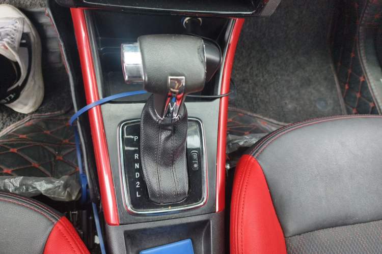 Used BAIC Senova X25 2015 1.5L Automatic Elite Model Gear Lever