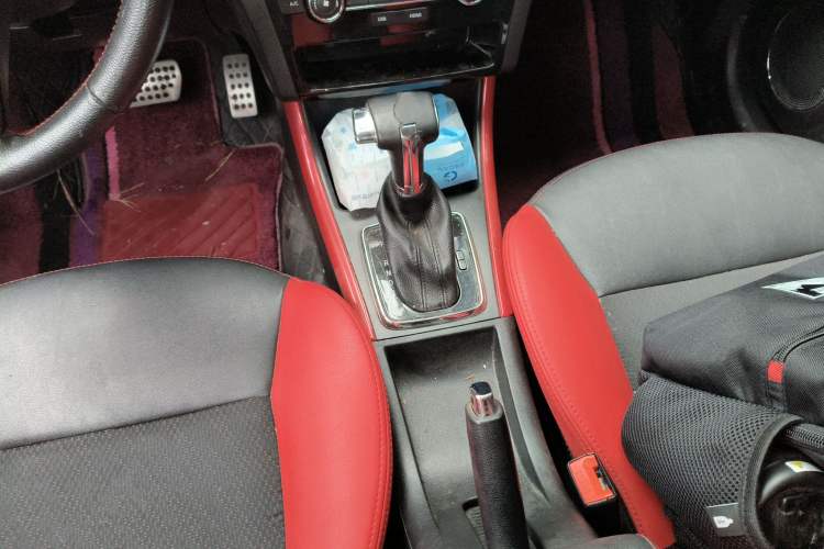 Used BAIC Senova X25 2015 1.5L Automatic Elite Model Gear Lever