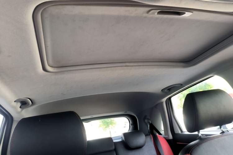 Used BAIC Senova X25 2015 1.5L manual Comfort trim level Headliner