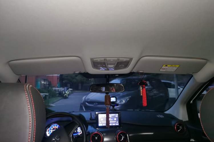 Used BAIC Senova X25 2015 1.5L manual Comfort trim level Headliner