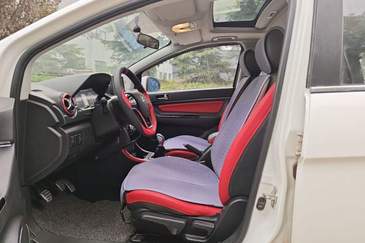Used BAIC Senova X25 2015 1.5L Manual Elite Edition Interior 1