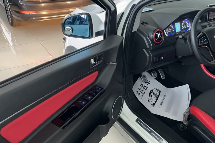 Used BAIC Senova X25 2015 1.5L Manual Elite Edition Interior 1