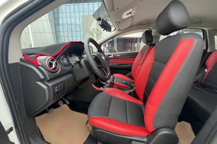 Used BAIC Senova X25 2015 1.5L manual Comfort trim level Interior 1