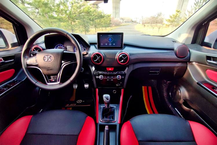 Used BAIC Senova X25 2015 1.5L manual Comfort trim level Interior 1