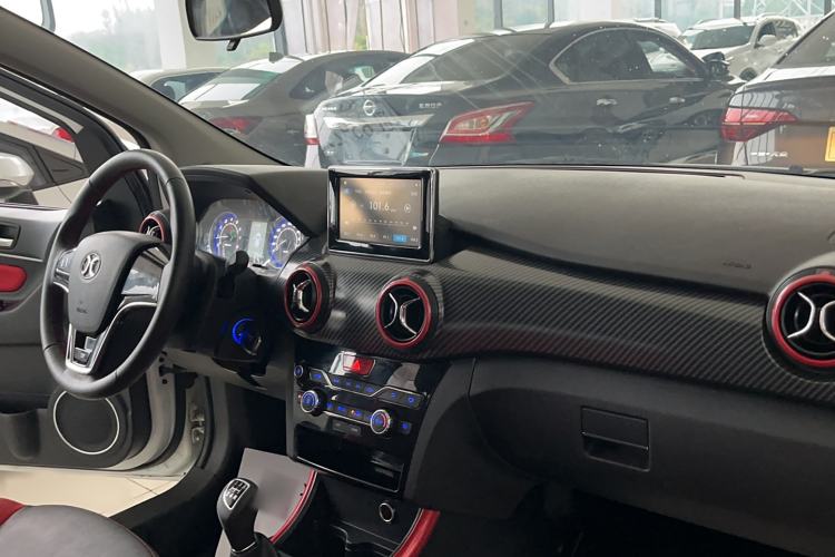 Used BAIC Senova X25 2015 1.5L Manual Elite Edition Interior 10