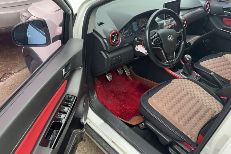 Used BAIC Senova X25 2015 1.5L Manual Elite Edition Interior 2