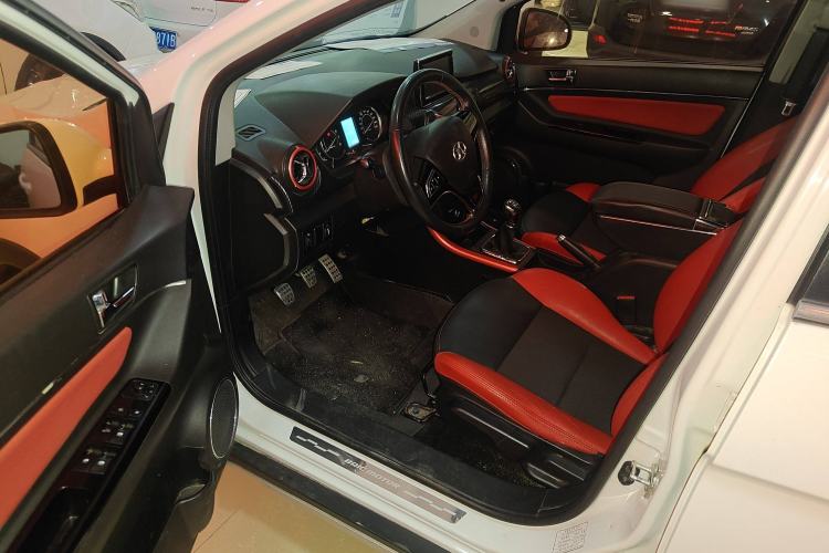 Used BAIC Senova X25 2015 1.5L Manual Elite Edition Interior 2
