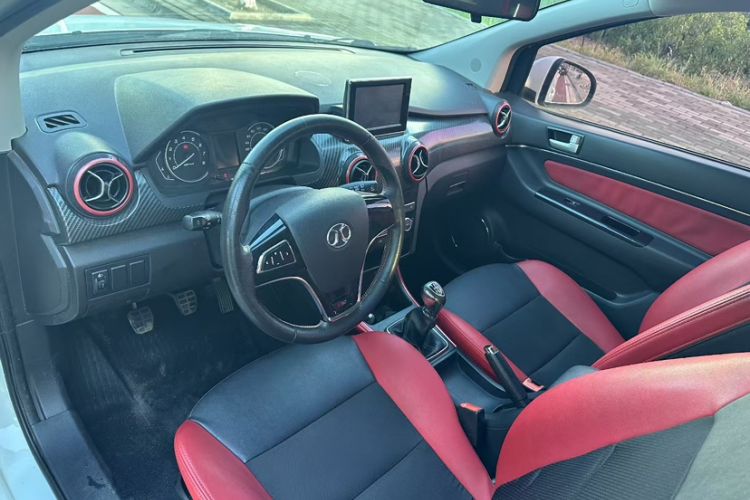 Used BAIC Senova X25 2015 1.5L manual Comfort trim level Interior 2