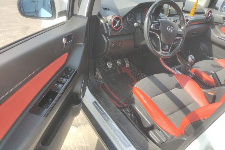 Used BAIC Senova X25 2015 1.5L Manual Elite Edition Interior 2