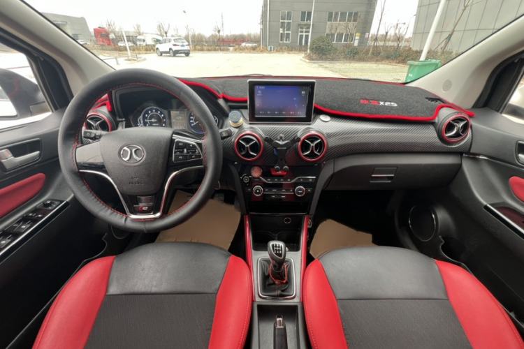 Used BAIC Senova X25 2015 1.5L manual Comfort trim level Interior 2