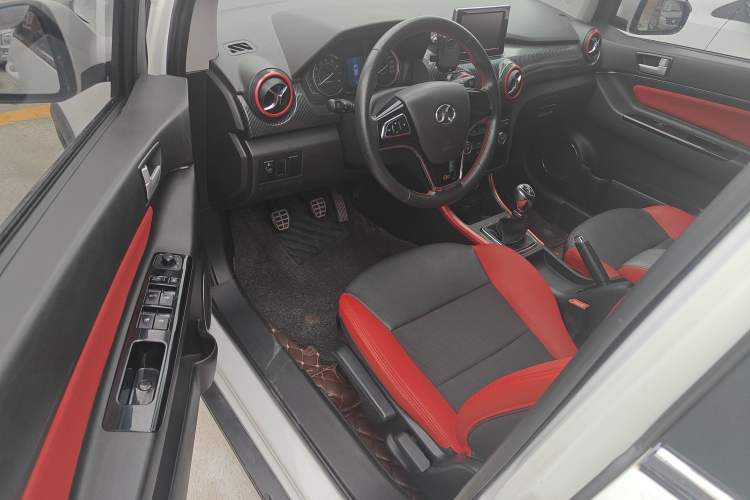 Used BAIC Senova X25 2015 1.5L Manual Elite Edition Interior 2