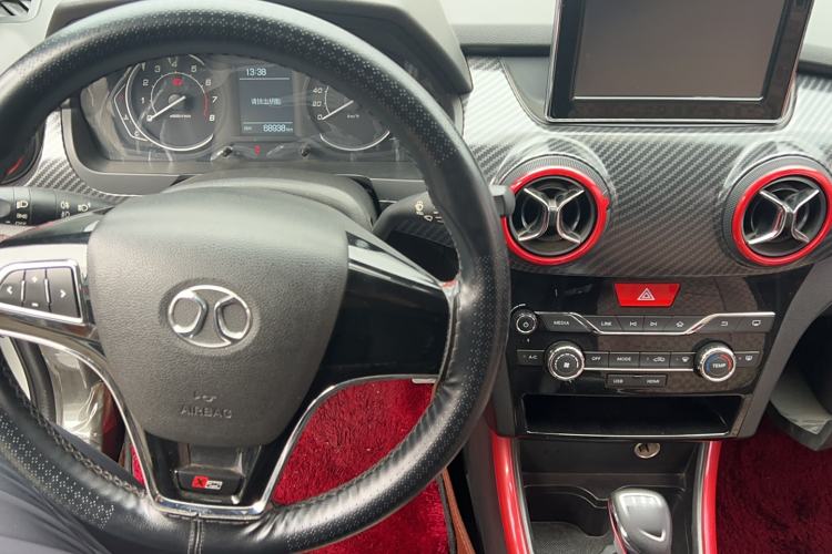 Used BAIC Senova X25 2015 1.5L Manual Elite Edition Interior 3