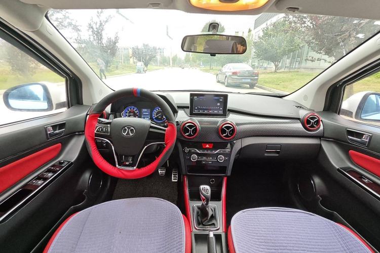 Used BAIC Senova X25 2015 1.5L Manual Elite Edition Interior 3