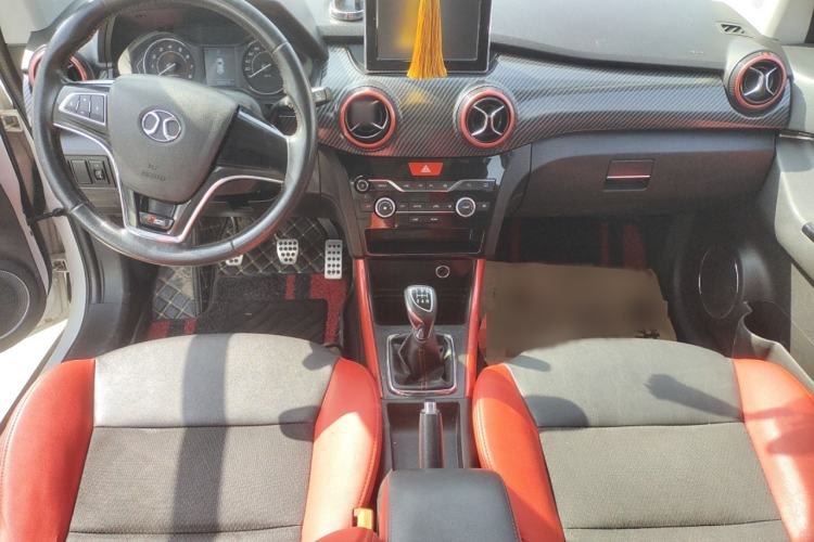 Used BAIC Senova X25 2015 1.5L Manual Elite Edition Interior 3
