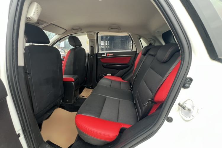 Used BAIC Senova X25 2015 1.5L manual Comfort trim level Interior 3
