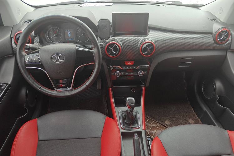 Used BAIC Senova X25 2015 1.5L Manual Elite Edition Interior 3