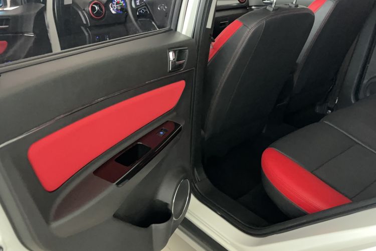 Used BAIC Senova X25 2015 1.5L Manual Elite Edition Interior 4