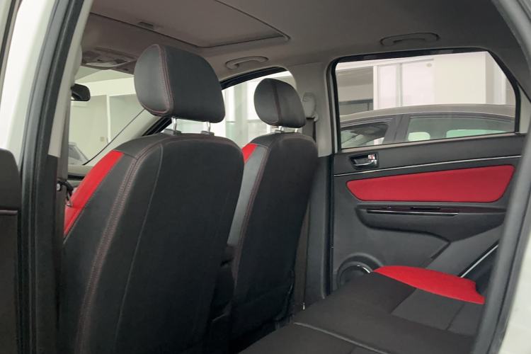 Used BAIC Senova X25 2015 1.5L Manual Elite Edition Interior 6