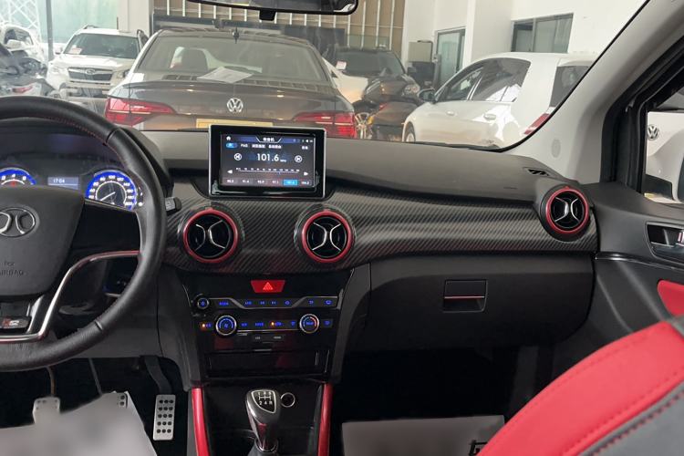 Used BAIC Senova X25 2015 1.5L Manual Elite Edition Interior 7