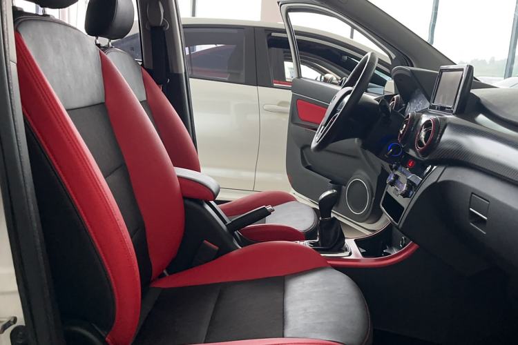 Used BAIC Senova X25 2015 1.5L Manual Elite Edition Interior 9