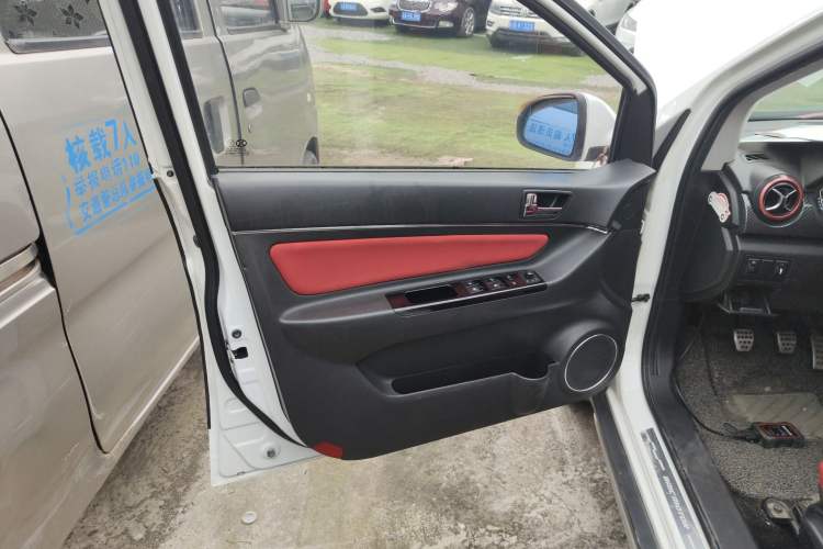 Used BAIC Senova X25 2015 1.5L Manual Elite Edition Left Front Door Interior